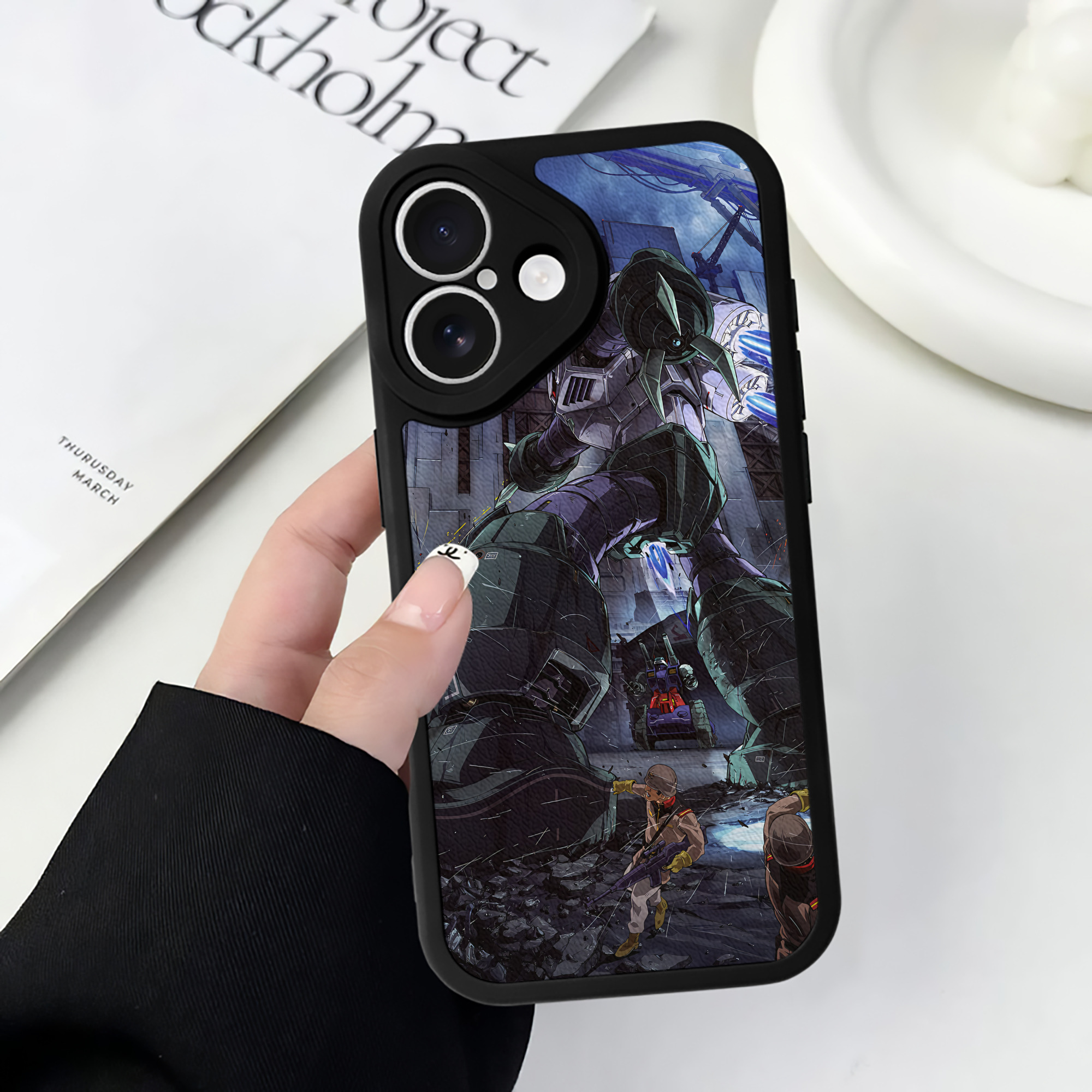 （画像用） 機動戦士ガンダム Mobile Suit Gundam 【iPhone 16シリーズ対応】シリコンスマホケース（レザー調） 材質：シリコン